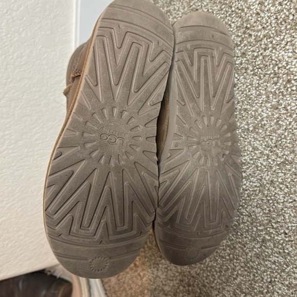 Brown Leather Design Uggs - Picture 5 of 6